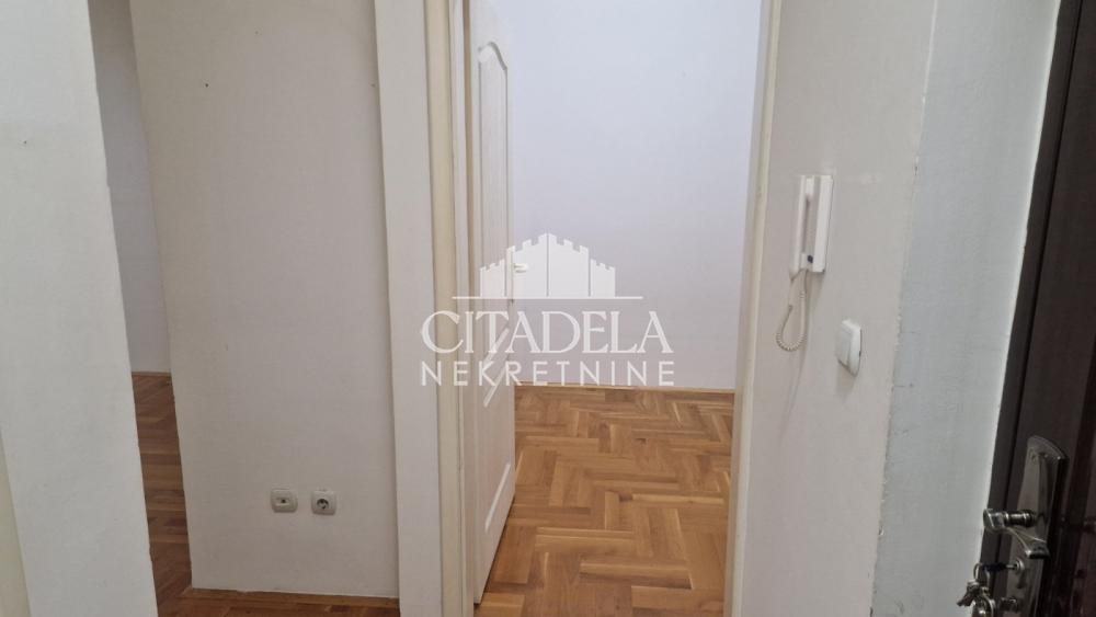 Slika 1 - Matice Srpske, Jednoiposoban stan na prodaju, 39m2, 99.500€