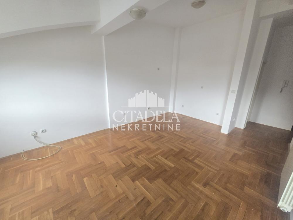 Glavna slika -Matice Srpske, Jednoiposoban stan na prodaju, 39m2, 99.500€