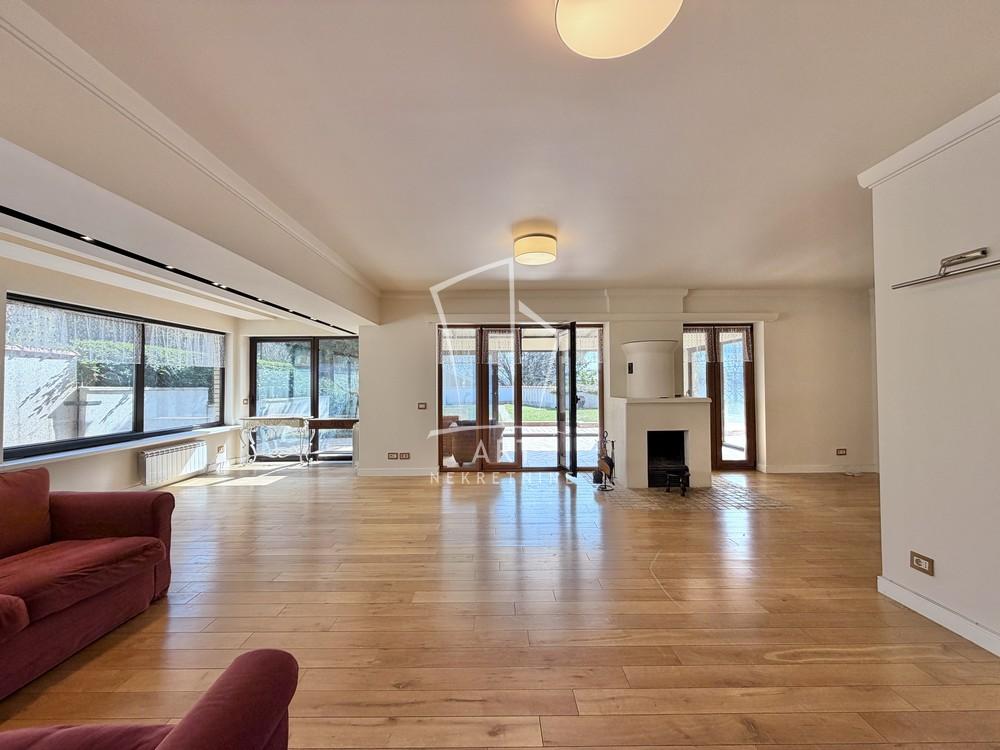 Slika 1 - Beogradskog bataljona,  Kuća za izdavanje, 383m2, 4.000€