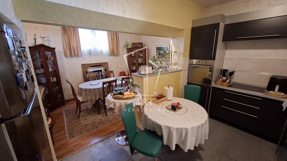 Slika 3 - Veselina Masleše,  Kuća na prodaju, 265m2, 580.000€