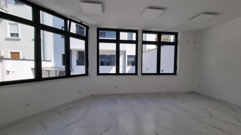 Slika 1 - Lovćenska 6A,  Lokal za izdavanje, 147m2, 2.500€