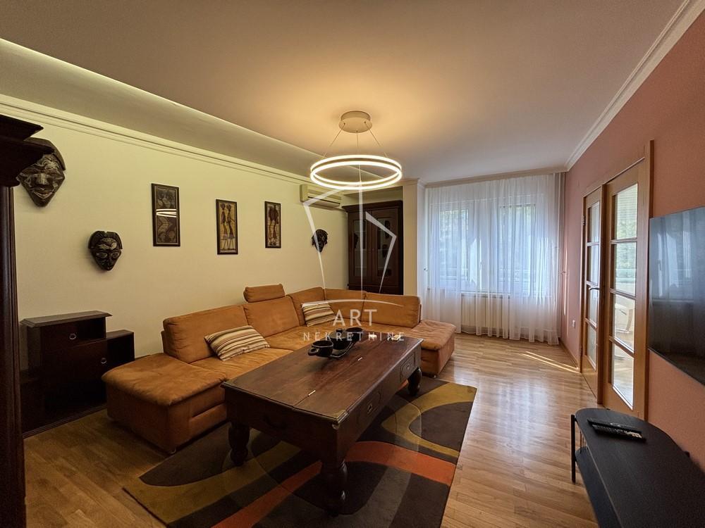 Glavna slika -Pjarona de Mondezira, Trosoban stan za izdavanje, 77m2, 1.250€