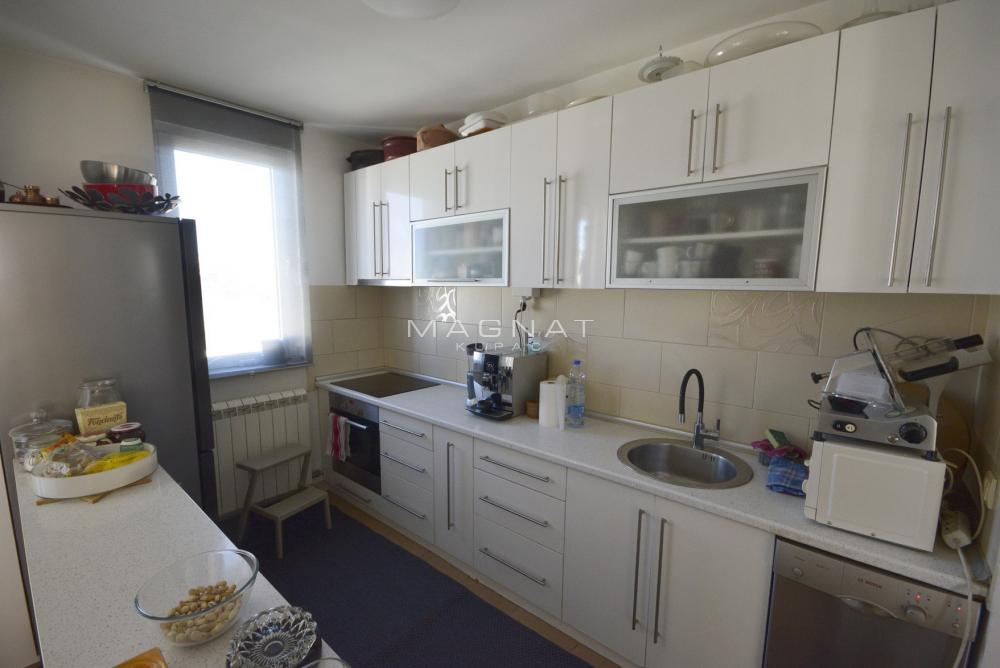 Glavna slika -Četvoroiposoban stan na prodaju, 106m2, 338.000€