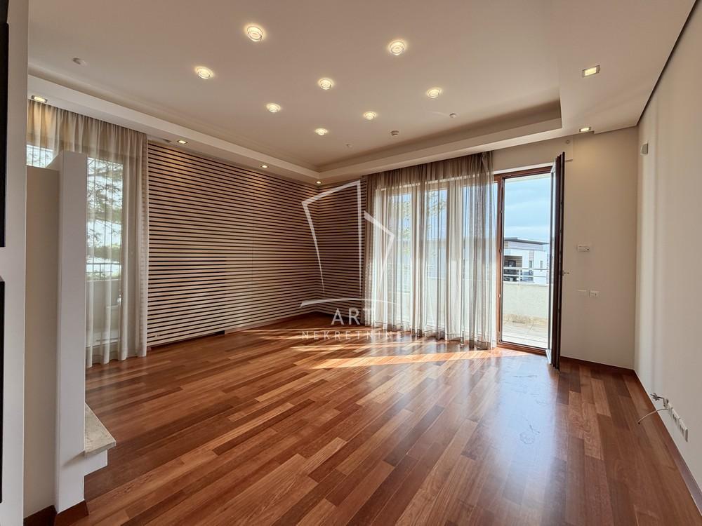 Glavna slika -Flore Sends, Petosoban stan za izdavanje, 162m2, 2.500€