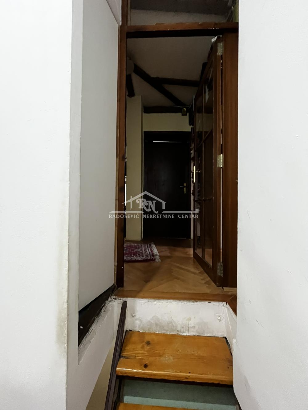 Slika 10 - Dr Nika Miljanića, Šestosoban stan na prodaju, 110m2, 278.000€