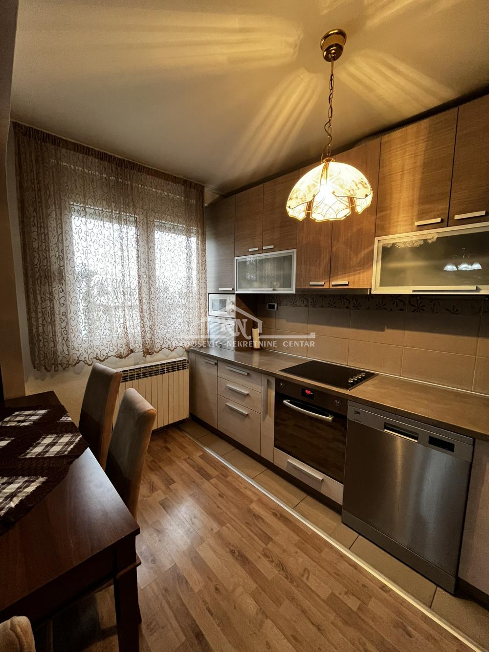 Slika 4 - Dr Nika Miljanića, Šestosoban stan na prodaju, 110m2, 278.000€