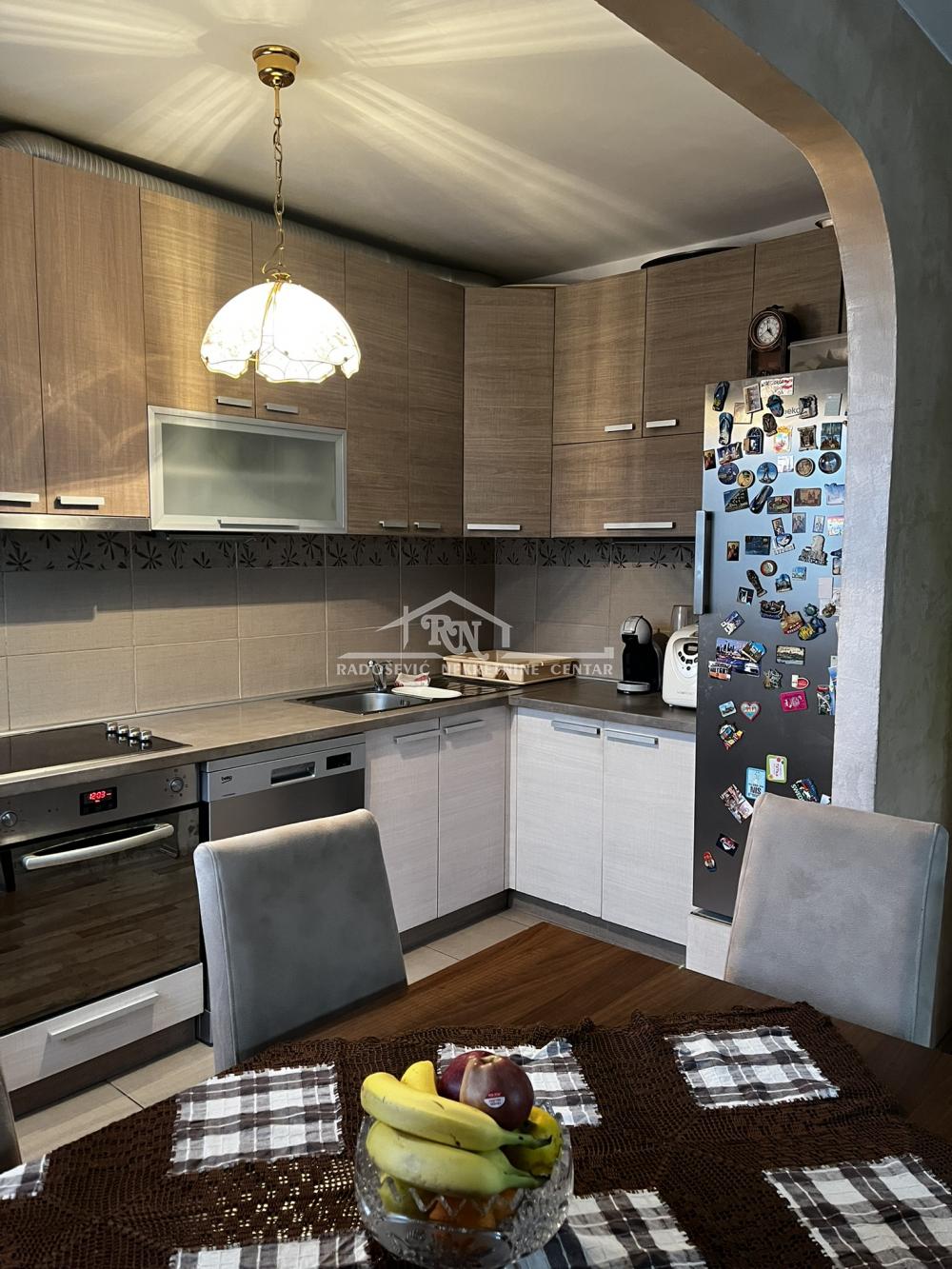 Slika 5 - Dr Nika Miljanića, Šestosoban stan na prodaju, 110m2, 278.000€