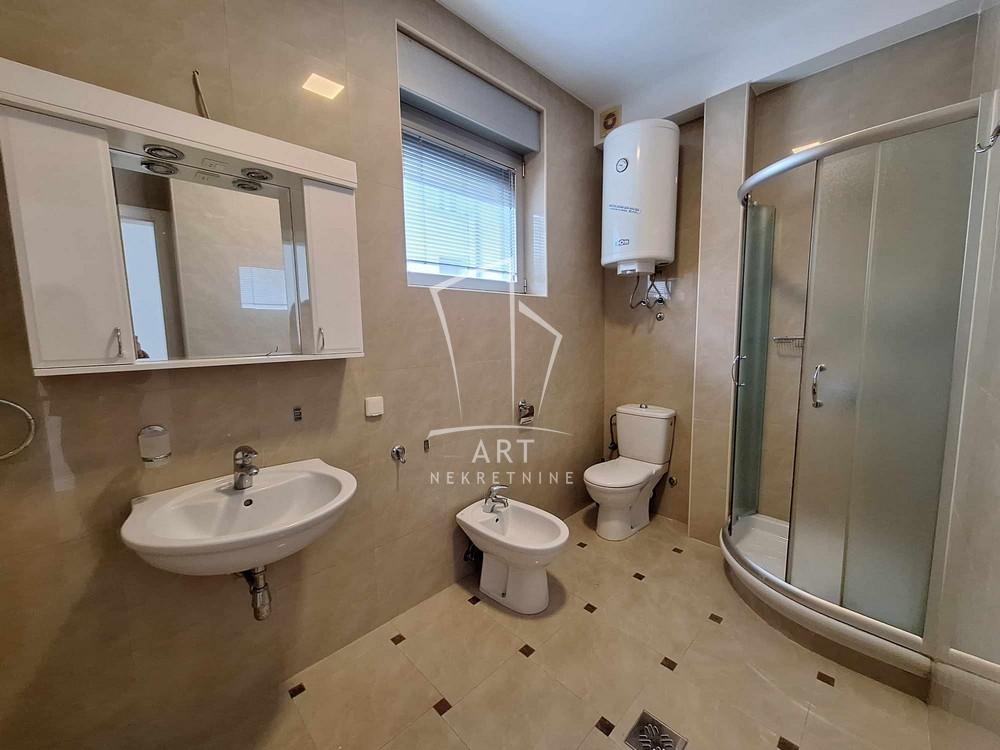 Slika 9 - Drinićka, Petosoban stan za izdavanje, 125m2, 2.800€