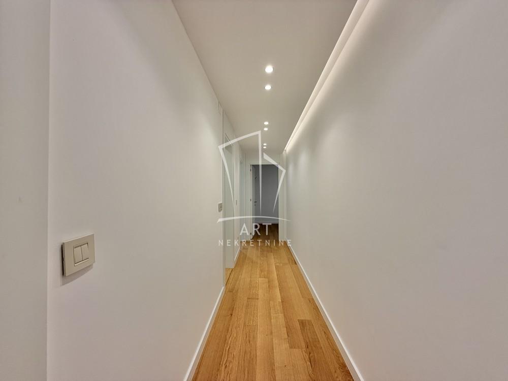 Slika 11 - Požarevačka,  Lokal za izdavanje, 124m2, 3.480€