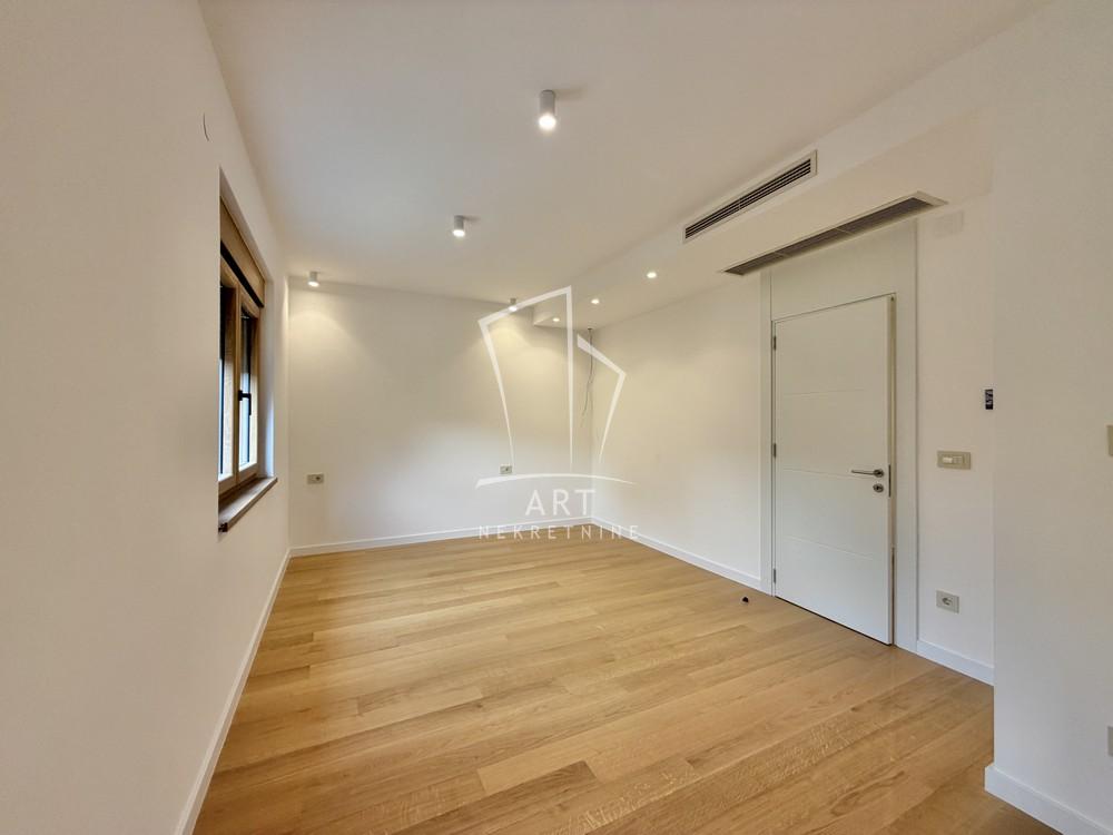 Slika 11 - Požarevačka,  Lokal za izdavanje, 147m2, 3.480€