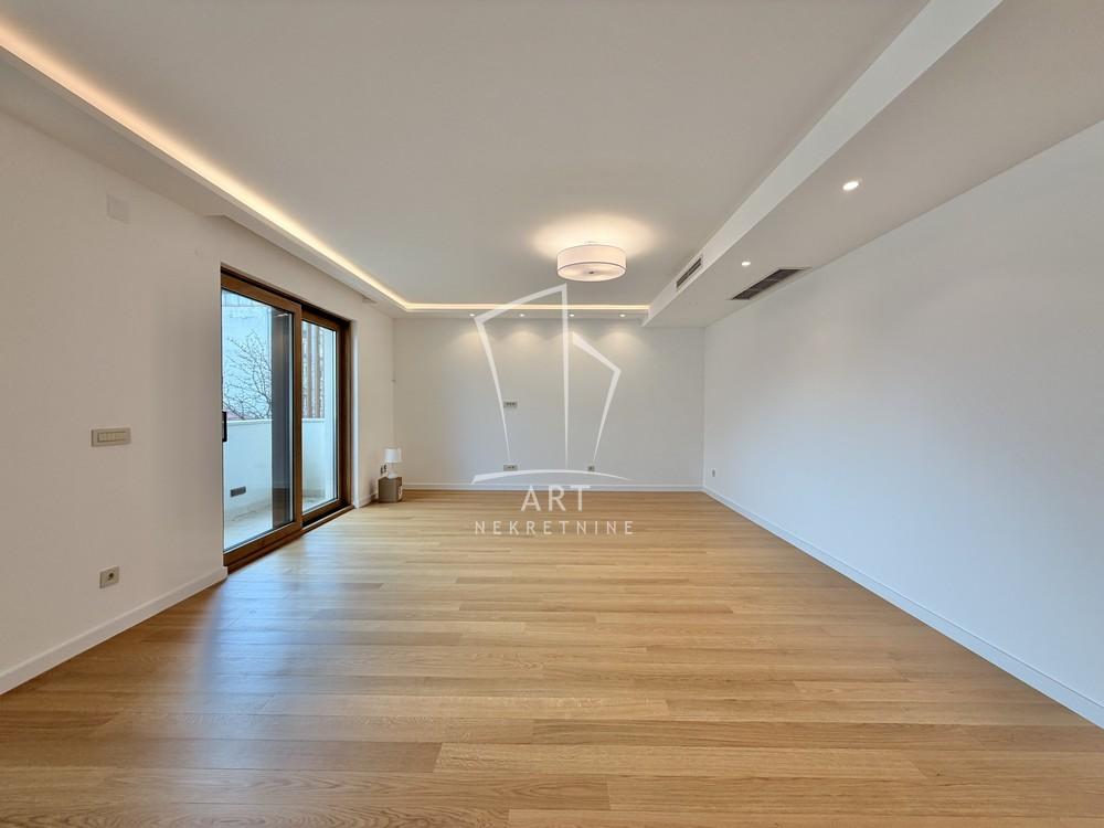 Slika 1 - Požarevačka,  Lokal za izdavanje, 147m2, 3.480€