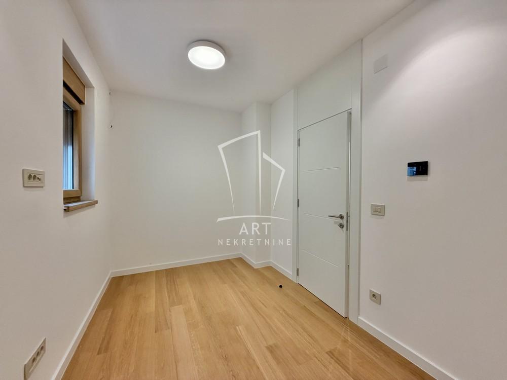 Slika 7 - Požarevačka,  Lokal za izdavanje, 147m2, 3.480€