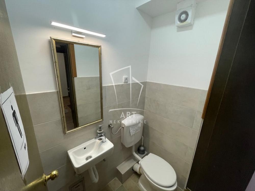 Slika 10 - Bulevar oslobođenja,  Lokal za izdavanje, 120m2, 1.200€