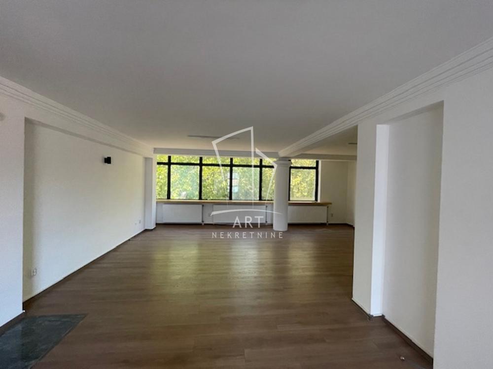 Slika 1 - Bulevar oslobođenja,  Lokal za izdavanje, 120m2, 1.200€