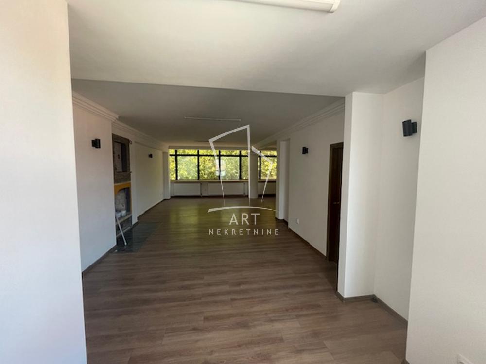 Slika 2 - Bulevar oslobođenja,  Lokal za izdavanje, 120m2, 1.200€