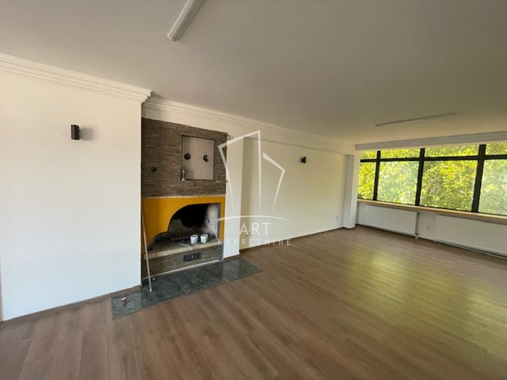 Slika 3 - Bulevar oslobođenja,  Lokal za izdavanje, 120m2, 1.200€