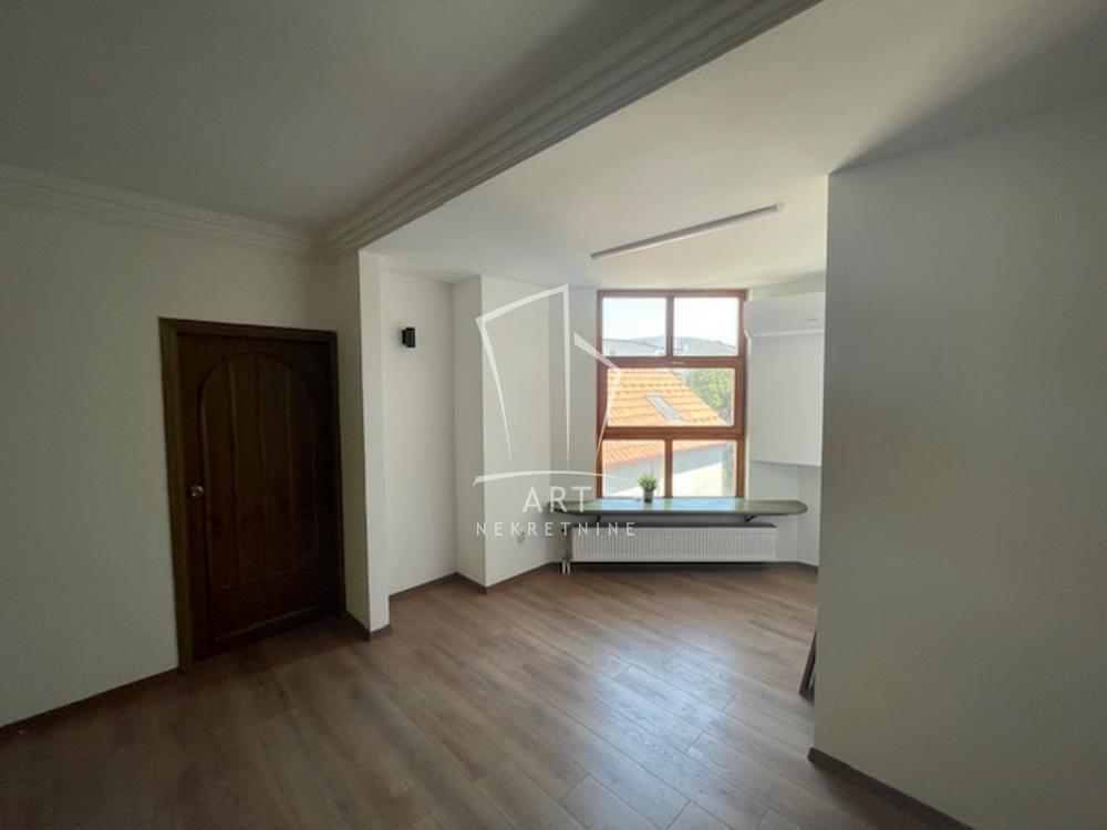 Slika 5 - Bulevar oslobođenja,  Lokal za izdavanje, 120m2, 1.200€