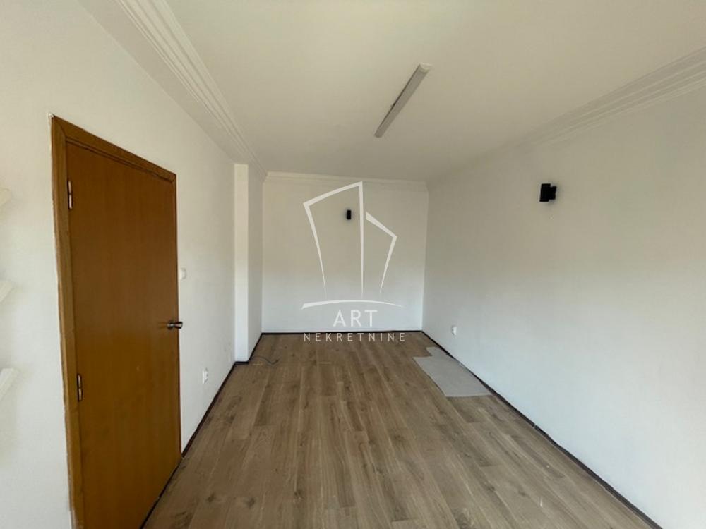 Slika 6 - Bulevar oslobođenja,  Lokal za izdavanje, 120m2, 1.200€