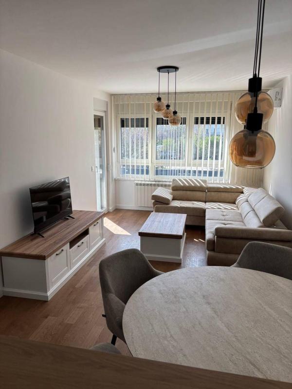 Glavna slika -Banatska, Dvosoban stan za izdavanje, 45m2, 750€