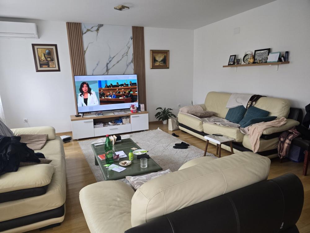 Slika 1 - Mihaila Šolohova,  Kuća za izdavanje, 315m2, 2.200€