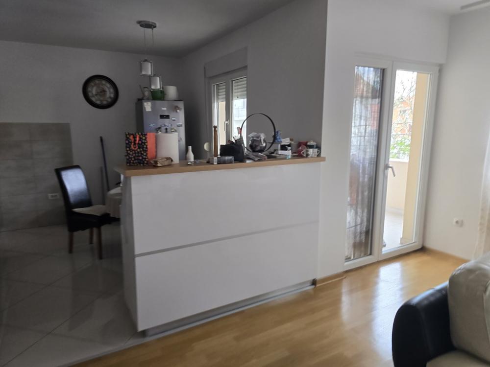 Slika 3 - Mihaila Šolohova,  Kuća za izdavanje, 315m2, 2.200€