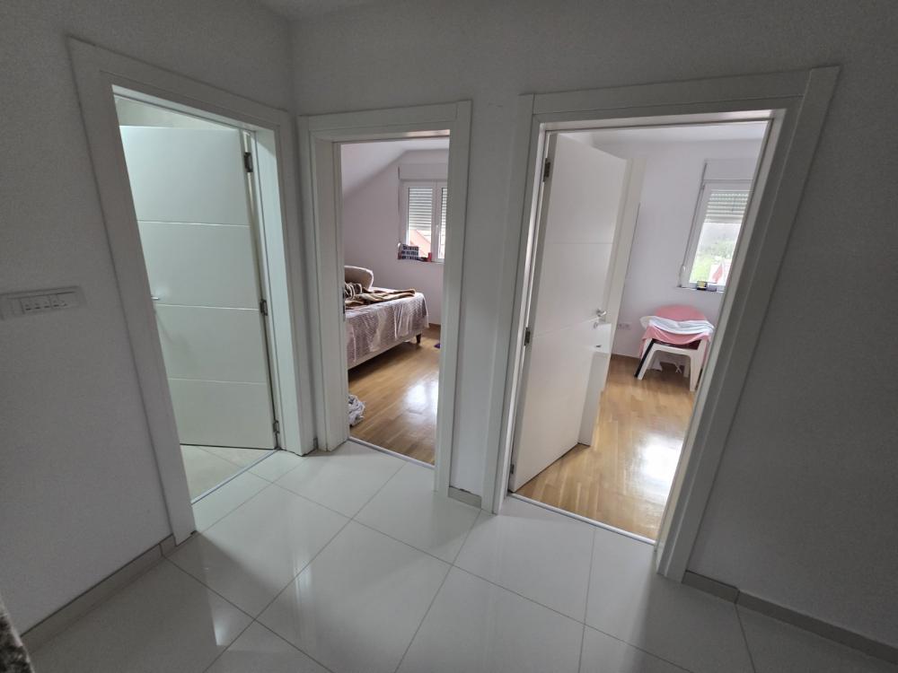 Slika 4 - Mihaila Šolohova,  Kuća za izdavanje, 315m2, 2.200€