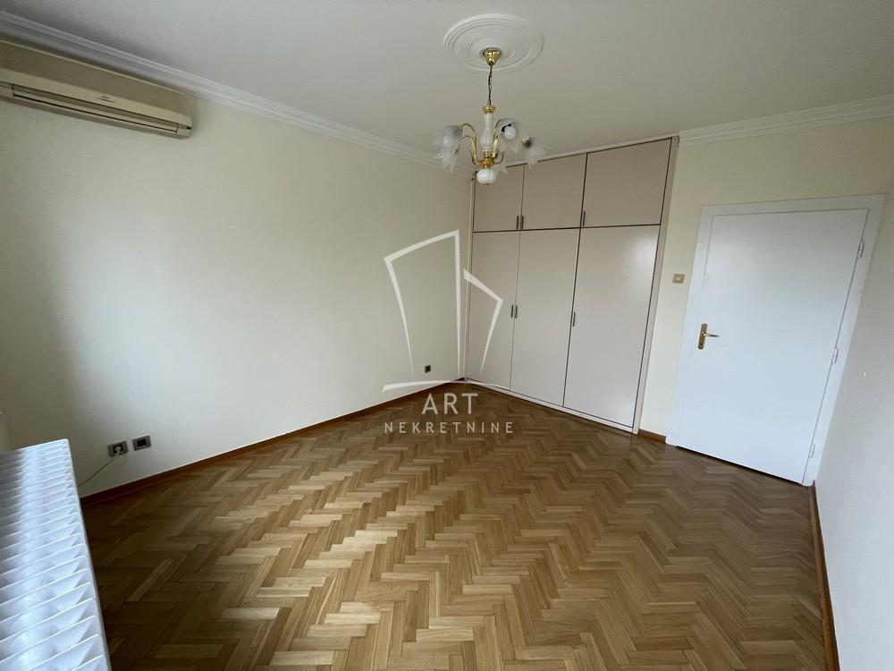 Slika 3 - Senjačka,  Lokal za izdavanje, 135m2, 1.350€