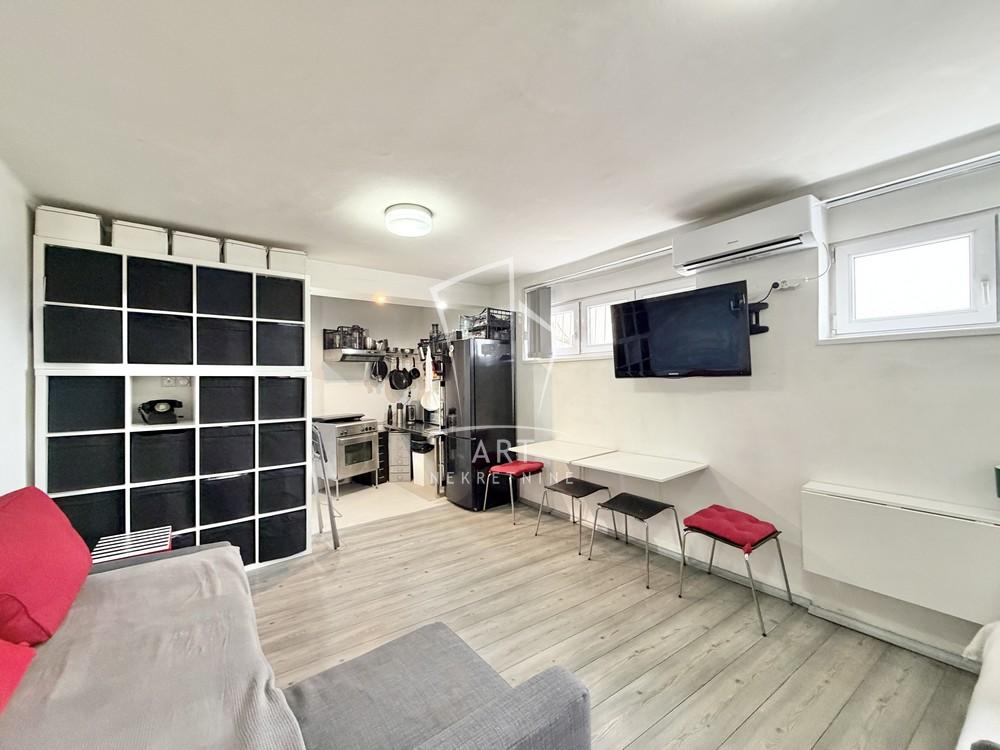 Slika 2 - Trg Nikole Pašića, Jednoiposoban stan na prodaju, 43m2, 300.000€