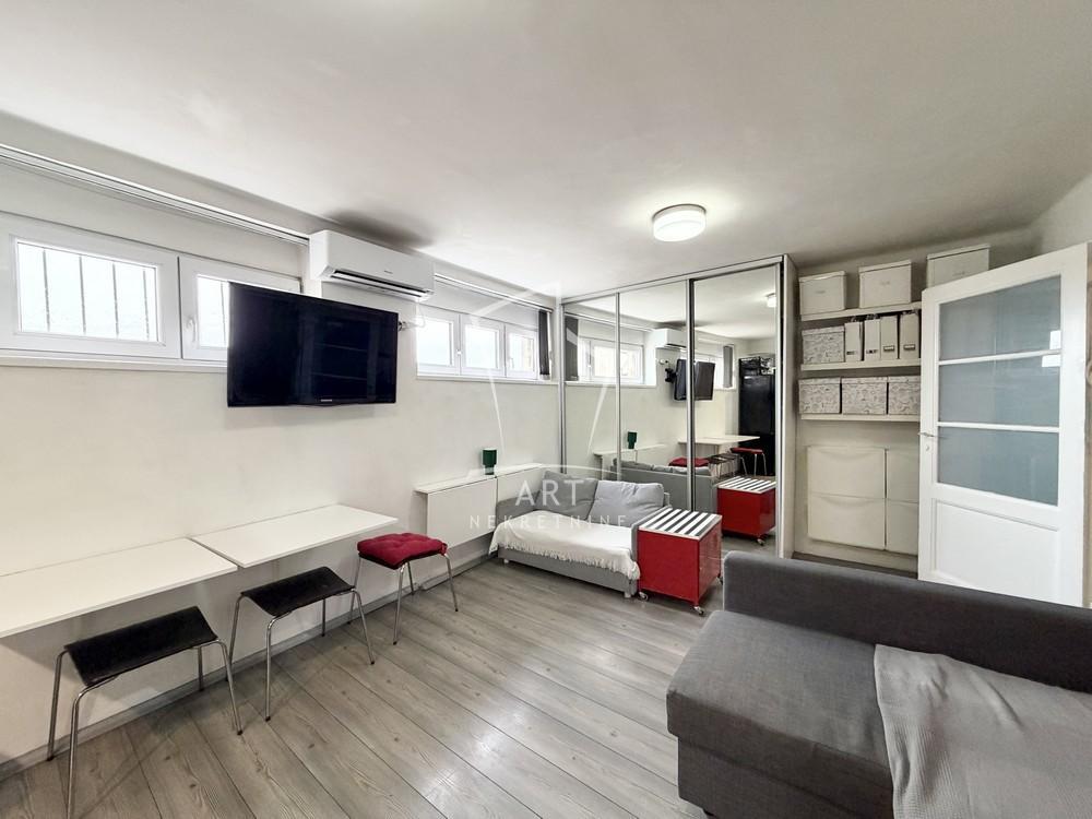 Glavna slika -Trg Nikole Pašića, Jednoiposoban stan na prodaju, 43m2, 300.000€