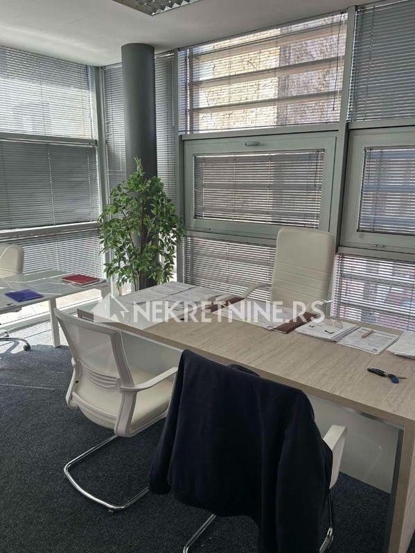 Slika 1 - Nemanjina,  Lokal za izdavanje, 32m2, 550€