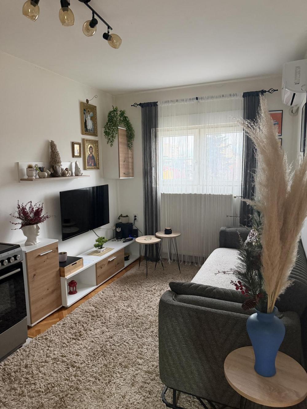 Glavna slika -Radnih brigada, Dvoiposoban stan za izdavanje, 40m2, 1€