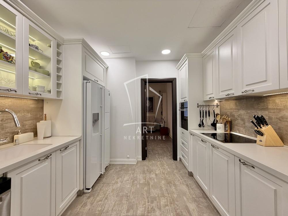 Slika 2 - General Živka Pavlovića,  Kuća za izdavanje, 222m2, 3.800€