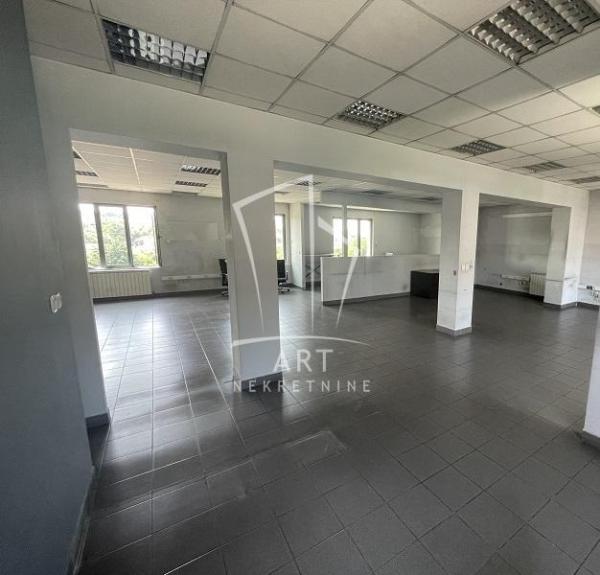 Slika 2 - Bulevar oslobođenja,  Lokal za izdavanje, 758m2, 10.920€