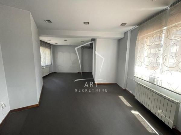 Slika 3 - Bulevar oslobođenja,  Lokal za izdavanje, 758m2, 10.920€