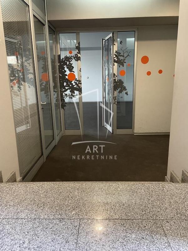 Slika 7 - Bulevar oslobođenja,  Lokal za izdavanje, 758m2, 10.920€