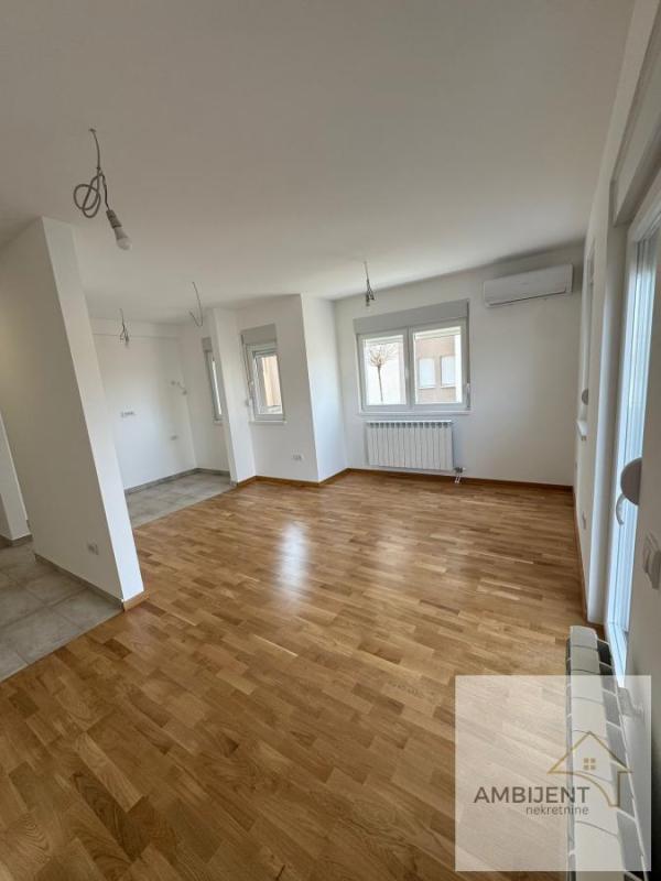 Glavna slika -Trosoban stan za izdavanje, 56m2, 500€