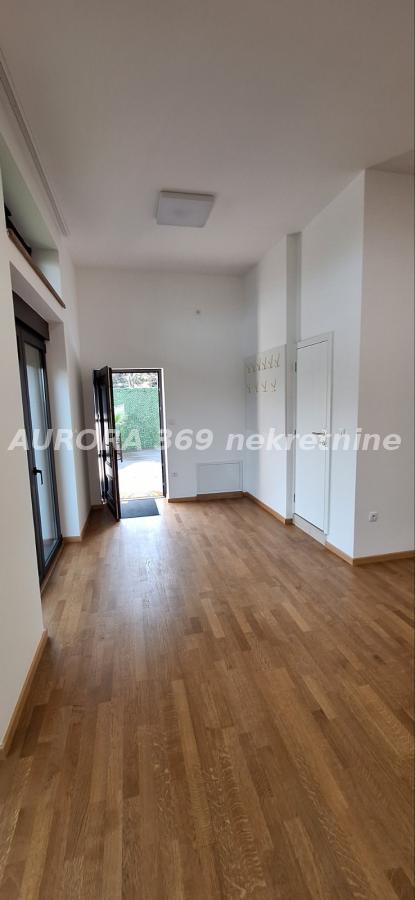 Slika 1 -  Kuća za izdavanje, 247m2, 1.700€