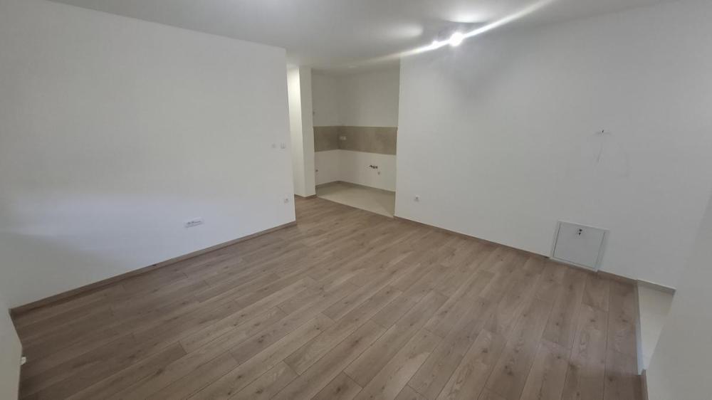 Slika 1 - Dvosoban stan za izdavanje, 44m2, 300€