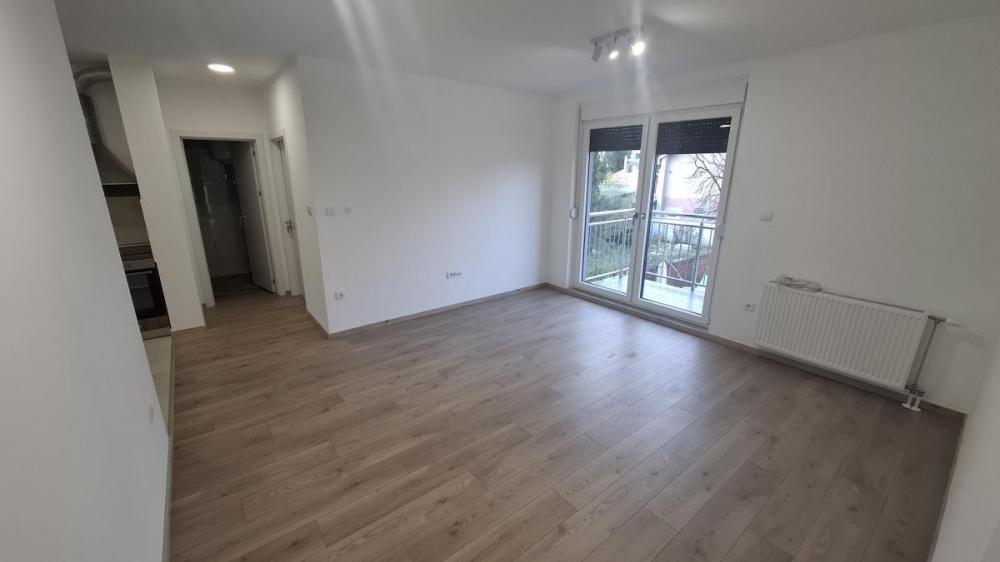 Glavna slika -Četvorosoban stan za izdavanje, 88m2, 600€