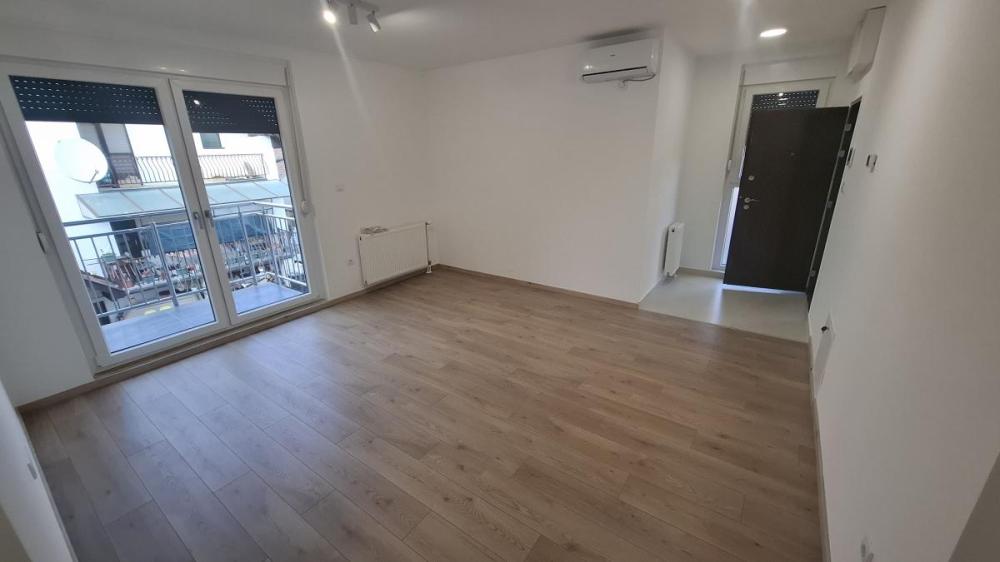 Slika 1 - Četvorosoban stan za izdavanje, 88m2, 600€
