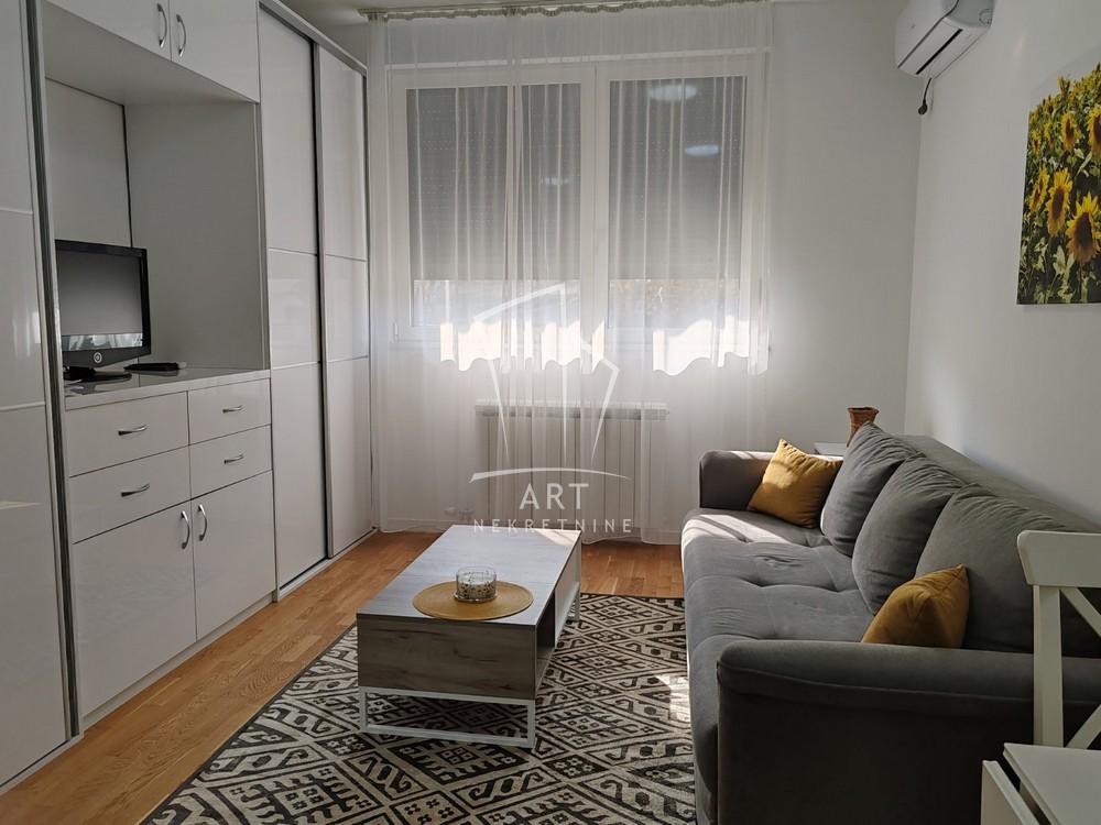 Slika 1 - Živka Davidovića, Stan za izdavanje, 26m2, 400€