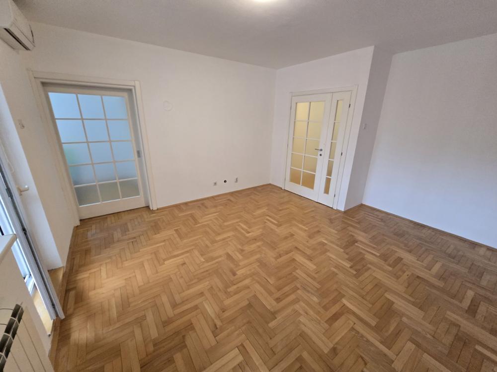 Slika 1 - Nede Spasojević, Dvosoban stan za izdavanje, 76m2, 650€