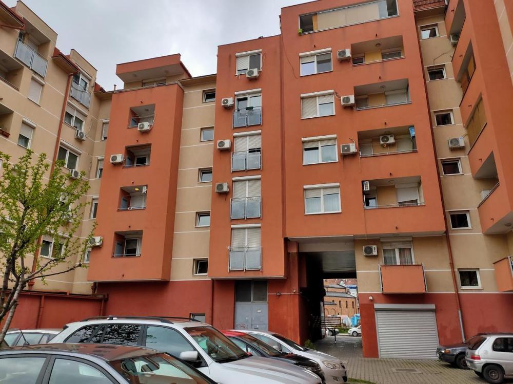 Glavna slika -Četvorosoban stan za izdavanje, 103m2, 600€