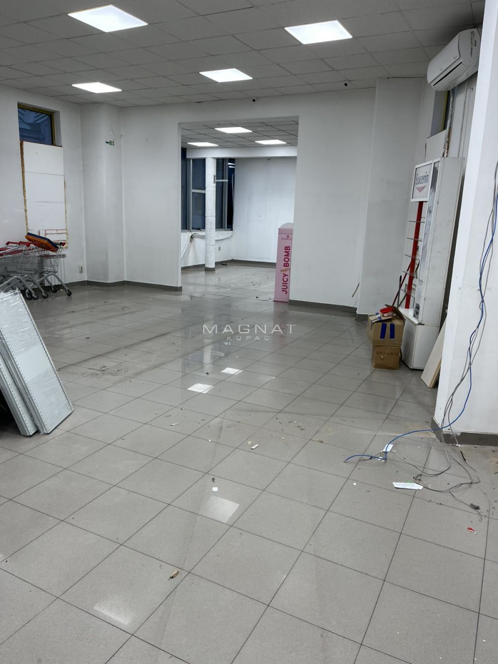 Slika 4 - Bulevar Kralja Aleksandra,  Lokal za izdavanje, 135m2, 1.500€