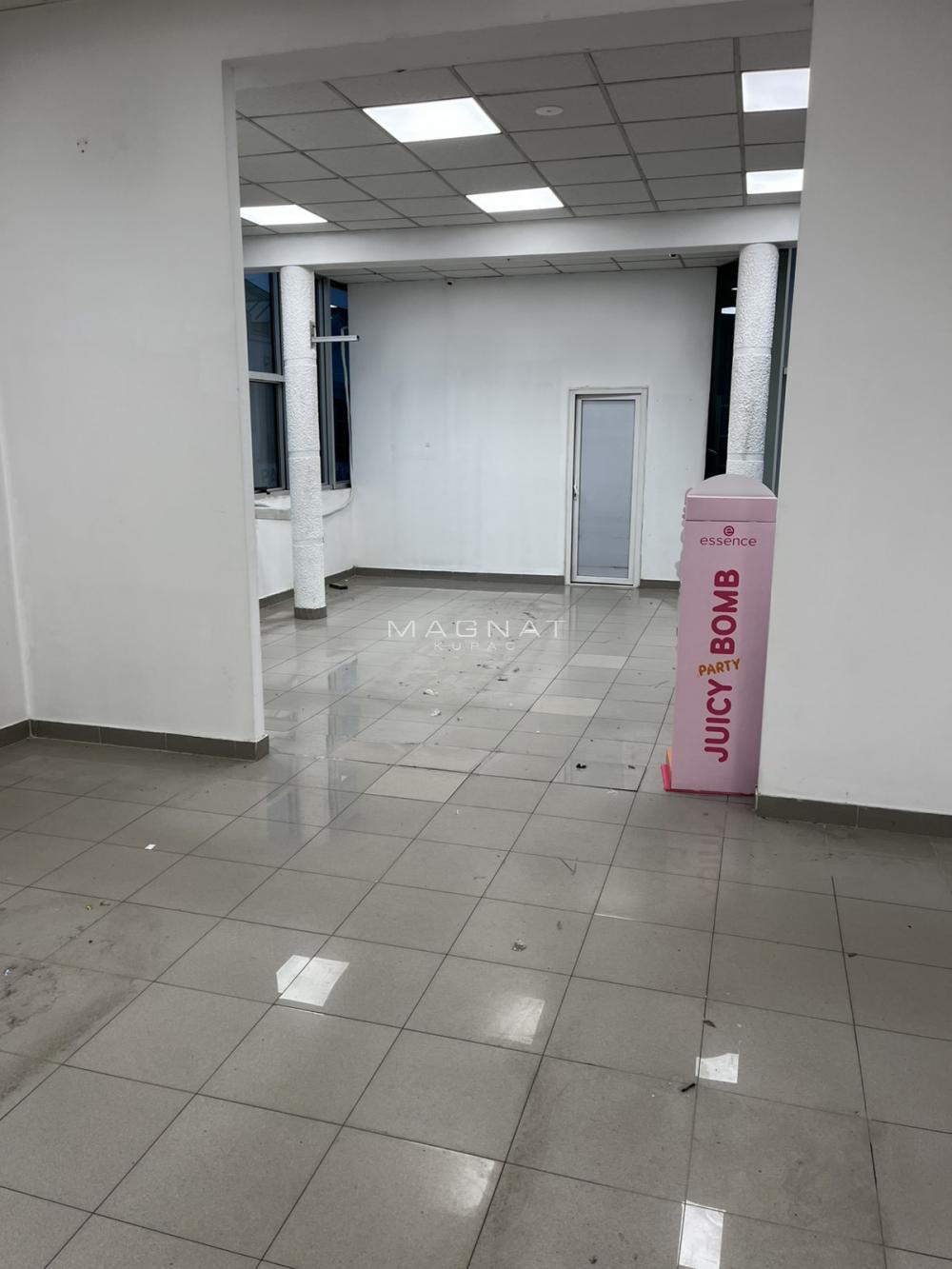 Slika 5 - Bulevar Kralja Aleksandra,  Lokal za izdavanje, 135m2, 1.500€