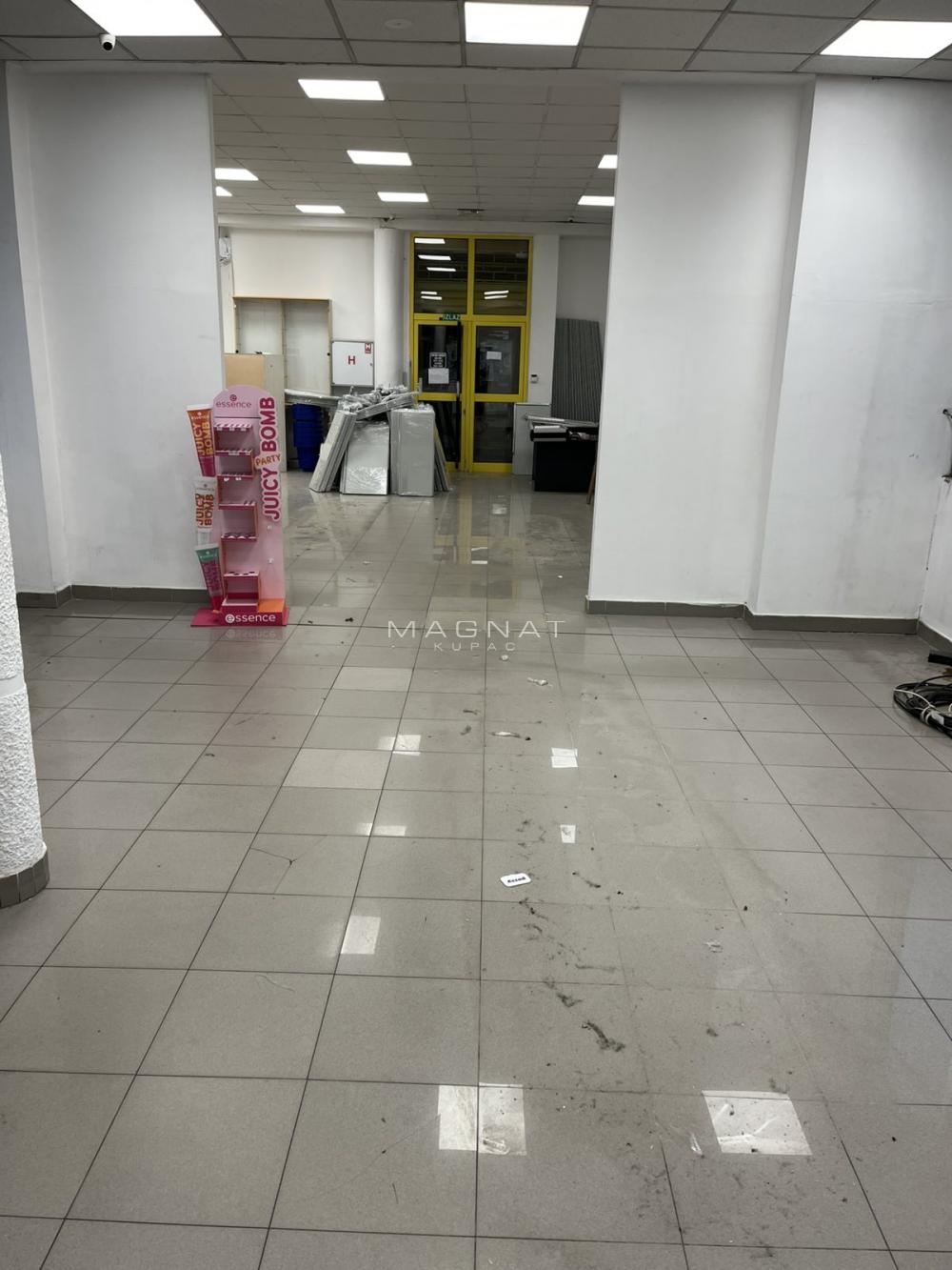 Slika 7 - Bulevar Kralja Aleksandra,  Lokal za izdavanje, 135m2, 1.500€