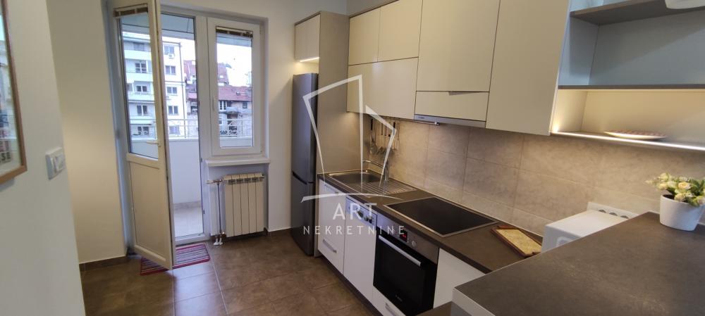 Slika 2 - Cara Uroša, Dvosoban stan za izdavanje, 55m2, 800€