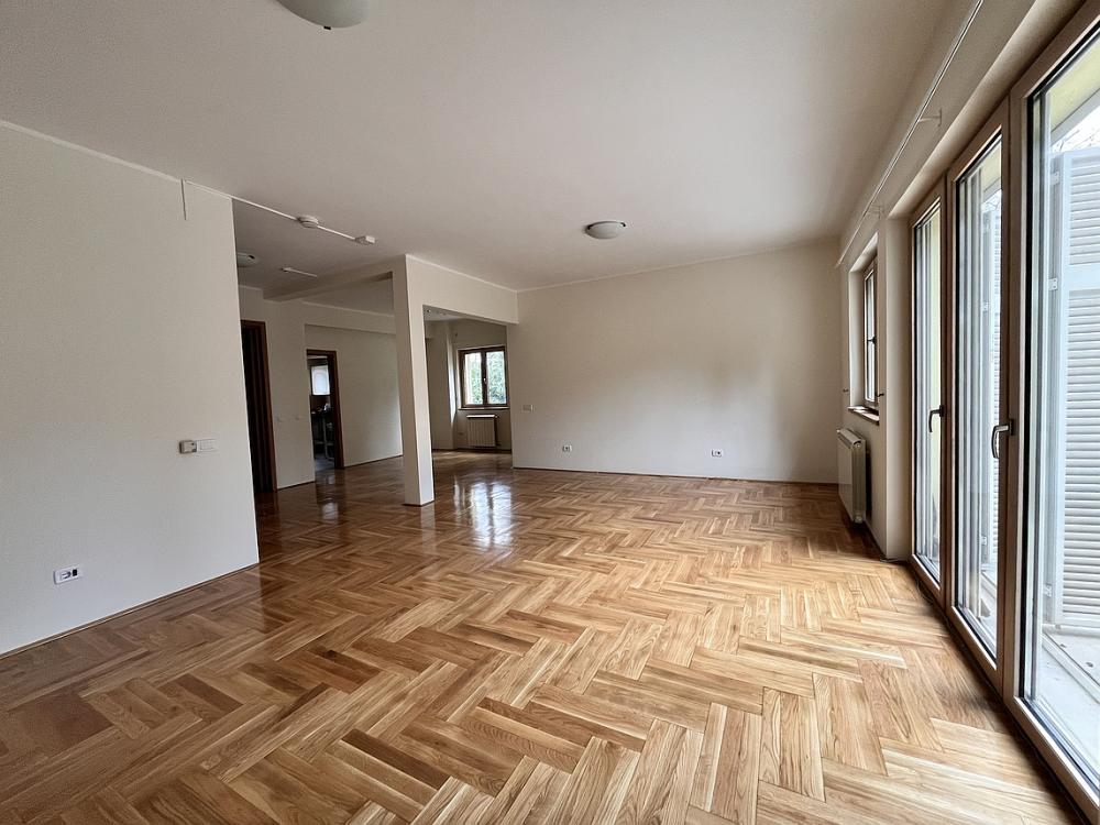 Slika 6 - Užička,  Kuća za izdavanje, 200m2, 4.200€