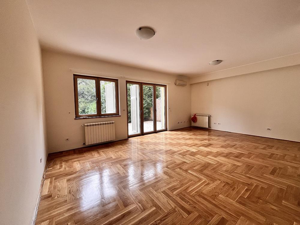 Slika 5 - Užička,  Kuća za izdavanje, 200m2, 4.200€