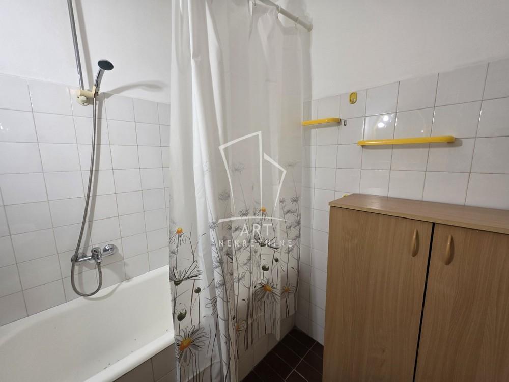 Slika 11 - Poručnika Spasića i Mašere, Trosoban stan za izdavanje, 77m2, 550€